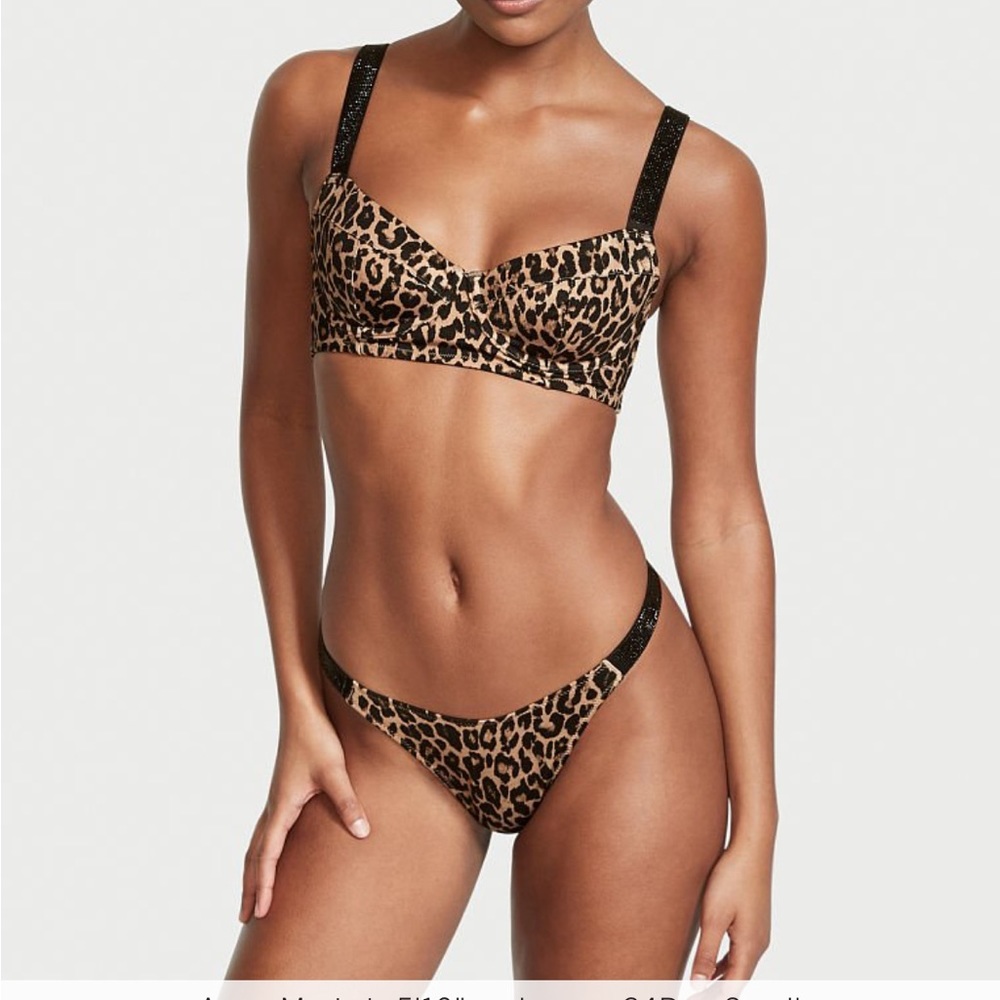 NWT - Shine strap wicked swim top